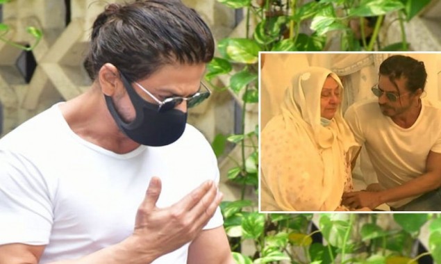 Shah Rukh Khan consoles Saira Banu after her inordinate loss