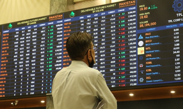 Stocks gain 206 points ahead of results announcements