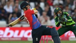 England defeats Pakistan by 2-1