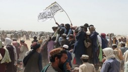 Taliban flag raised above Pakistan border