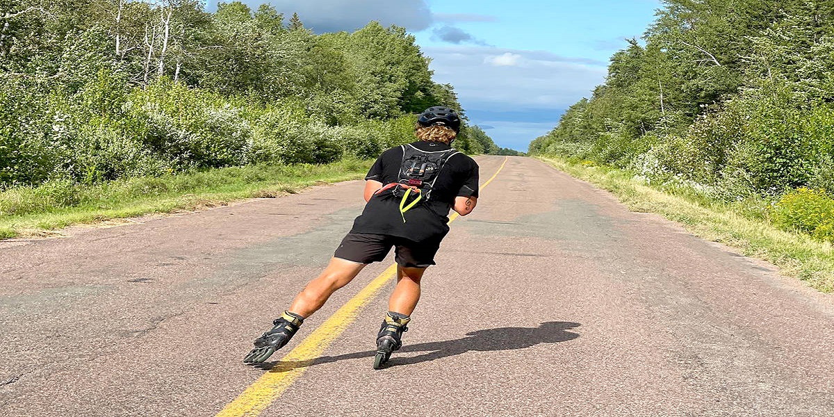 A man skates across Canada to protect the bees, breaking the Guinness World Record