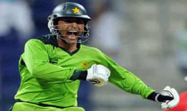 Abdul Razzaq, a famous Pakistan All-Rounder warned Indian bookies