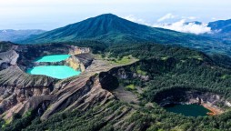 Did you know Mount Kelimutu is a volcano in Flores?