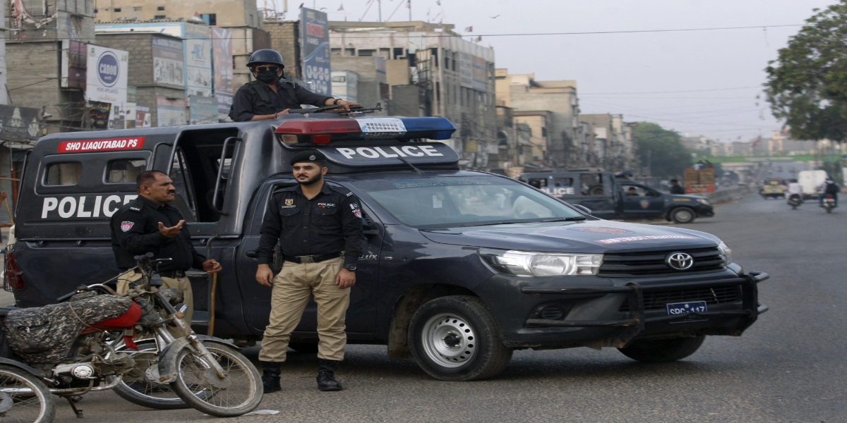 Police crackdown at driving license office