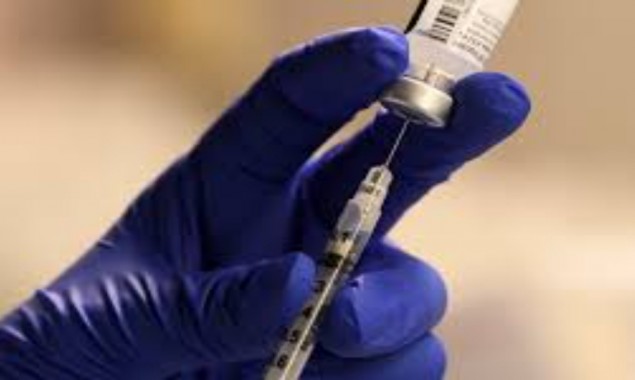 Federal government to offer booster shots to people going abroad