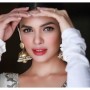 Sara Loren flaunts her elegance look in bridal attire