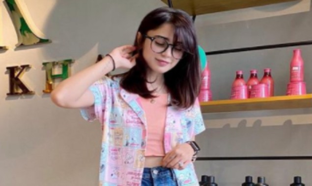 Aima Baig treats her fans with new alluring photos