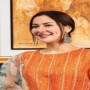 Hania Aamir looks stunning in latest photo