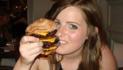A woman’s jaw dislocated after eating a big size burger in UK