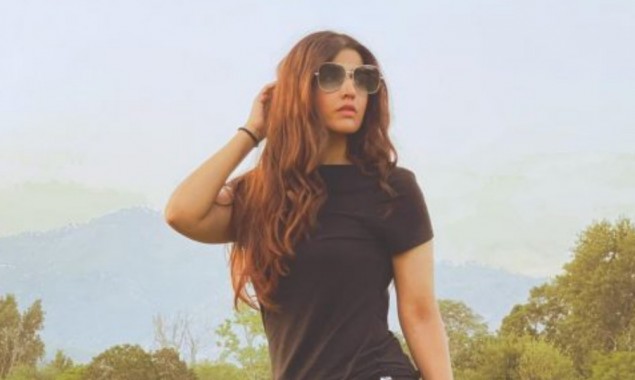 Hareem Farooq stuns her fans with spectacular pictures