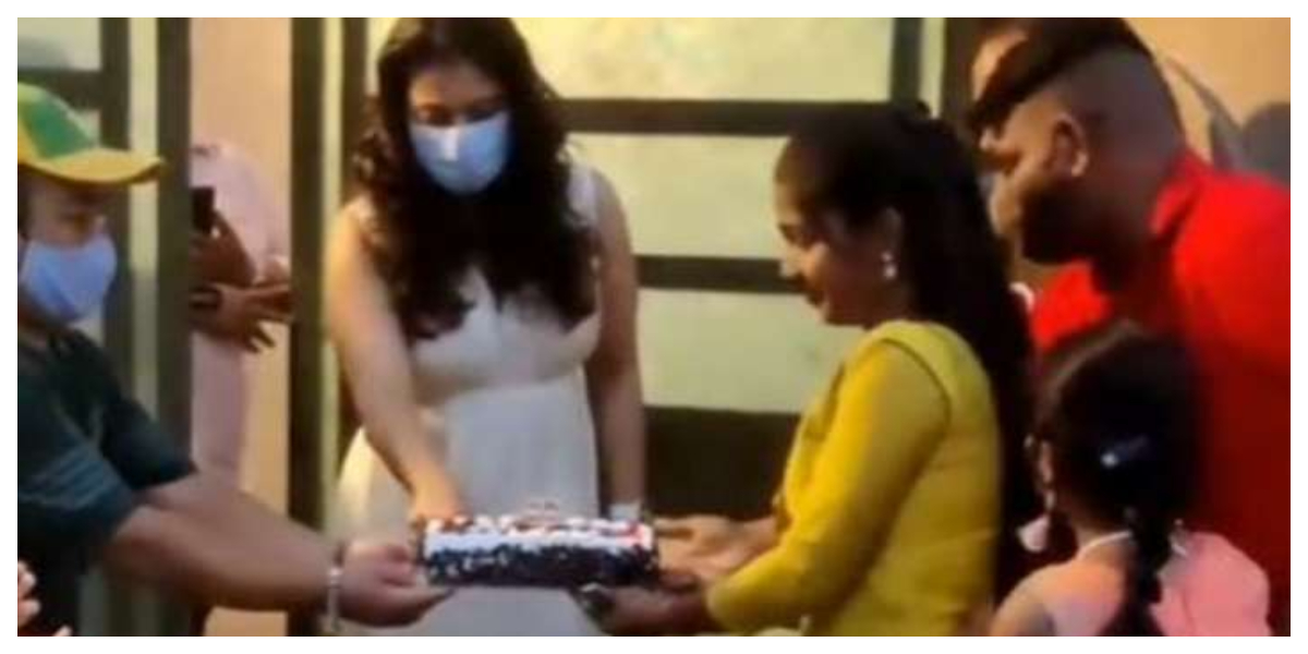 Kajol Ruthlessly Trolled For Showing Attitude To Poor fans