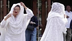 Why Rekha was SHOCKED by the sudden media presence and COVERED her face?