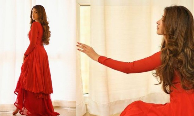 Fans go berserk as Kinza Hashmi looks ethereal in these clicks