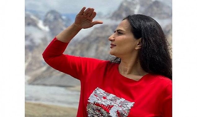 Actress Munazzah Arif enjoys the natural beauty of Pakistan’s northern areas