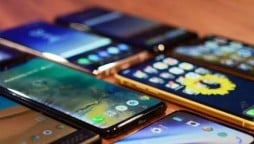 Local mobile manufactured in Pakistan exceeds imports: Razak Dawood