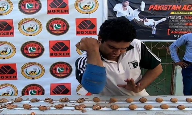 Rashid Naseem breaks another Indian record of crushing most walnuts