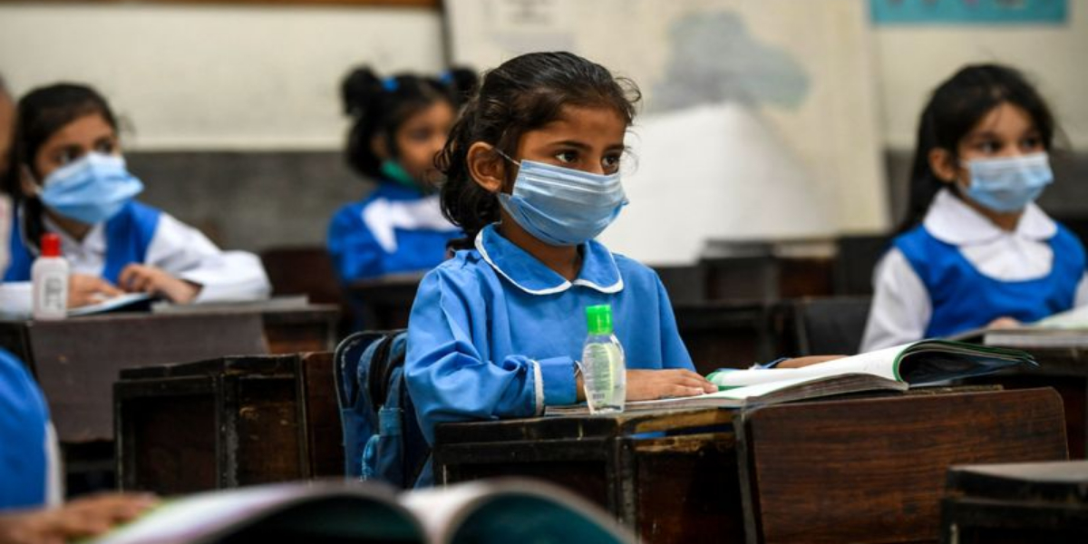 What type of mask is safest and most effective for kids?