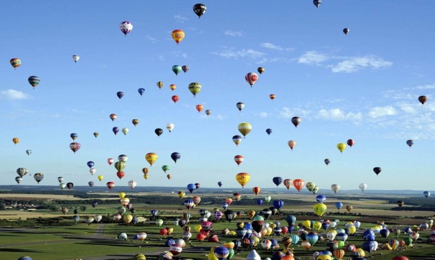 Hot Air Balloon Festival sets a new world record with 524 simultaneous launches