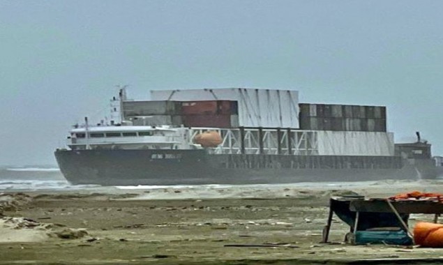 Stranded ‘Cargo Vessel’ in Karachi dragged into 150 ft deep water