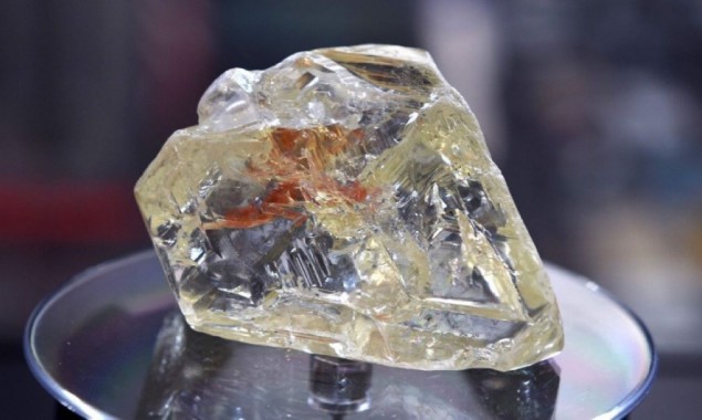 Worlds strongest glass that can scratch a diamond