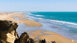 PM calls for development of beach, coastline tourism in Balochistan