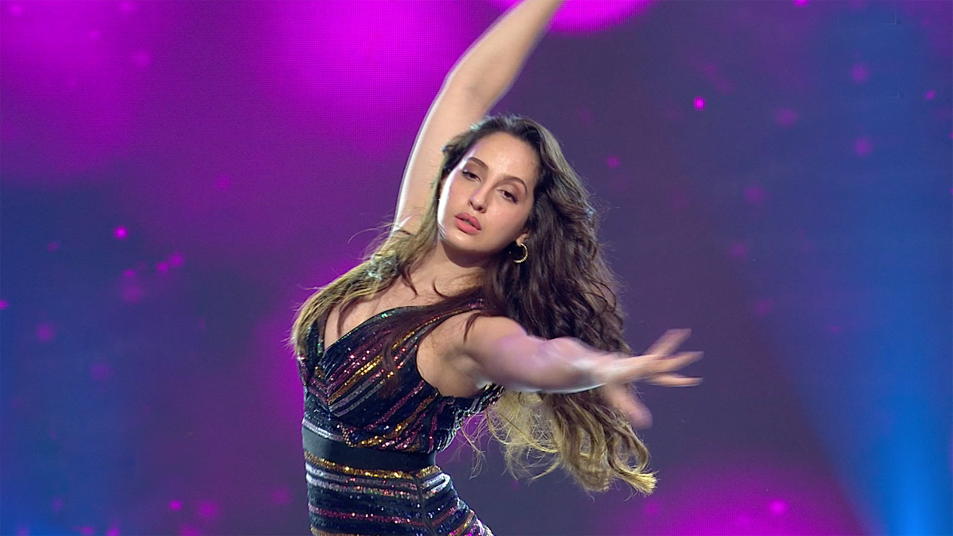 Nora Fatehi stuns fans with her dance moves in the song 