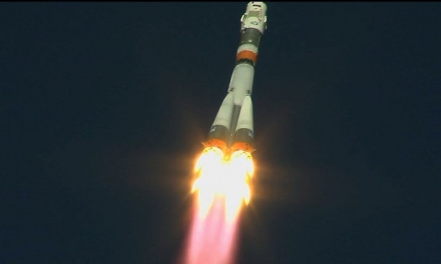 Russian rocket carrying the crew of the Space Station crashes mid-air