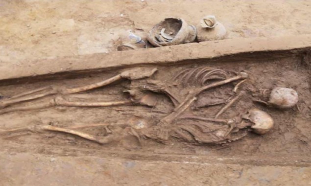 Couple has been holding each other in their arms for 1600 years