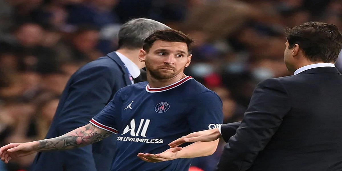 WATCH: Messi ignores PSG Coach Pochettino after being subbed off