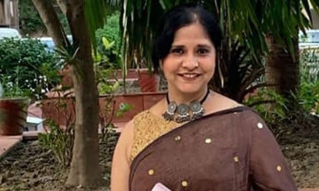 A woman wearing a sari was banned from entering a restaurant