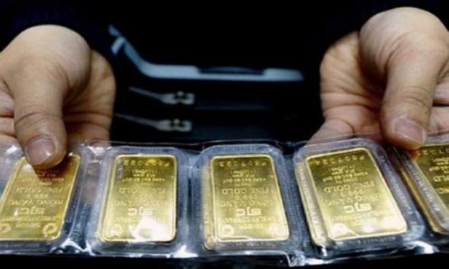 The price of 24 karats per tola gold decrease by Rs200 per tola