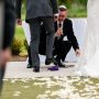 History behind couples stomping on a piece of glass in Italian weddings