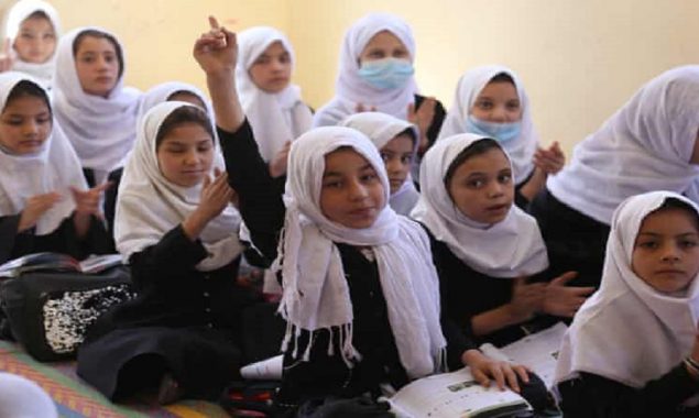 Afghanistan: Taliban ban girls from secondary education