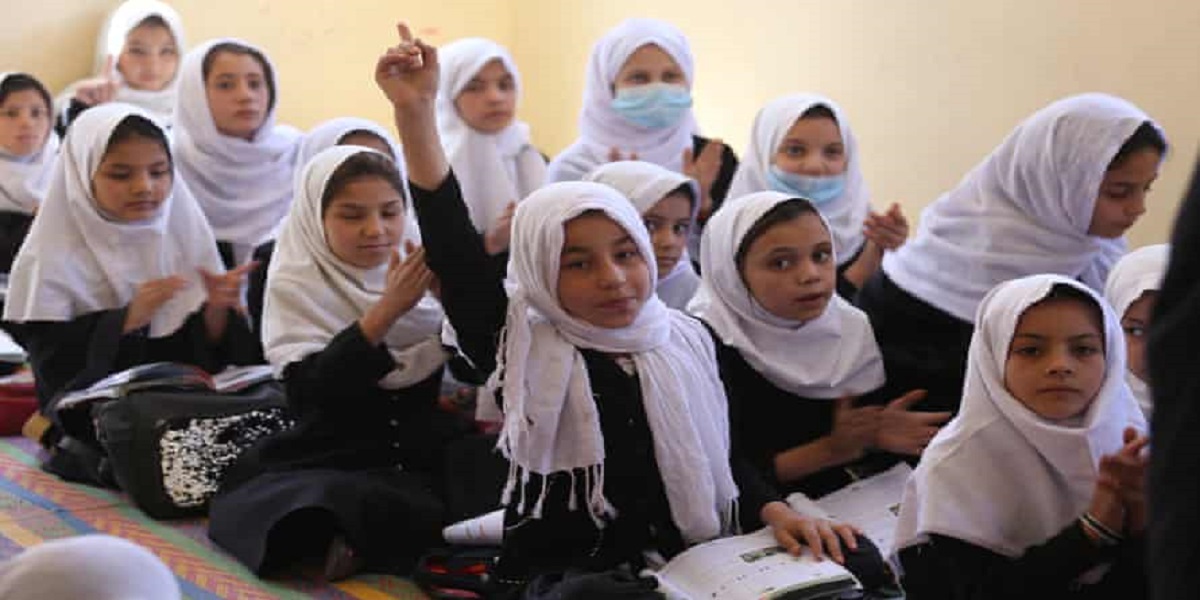 Afghanistan: Taliban ban girls from secondary education