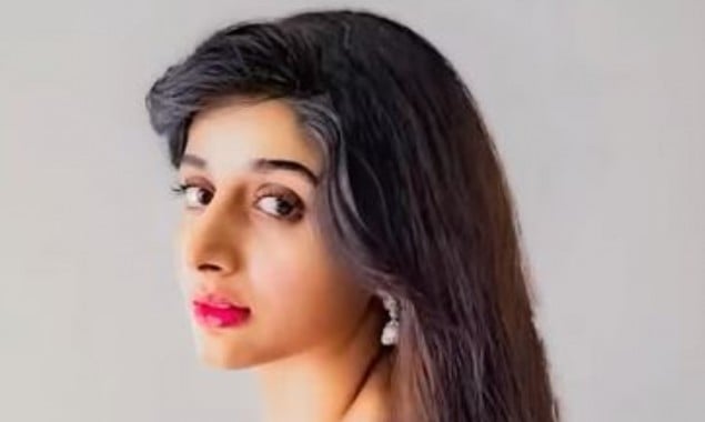 Mawra Hocane looks like a sparkling star in recent photo