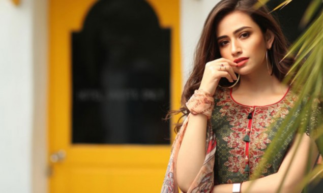 Sana Javed wears a plunging neckline shirt while shooting for her drama
