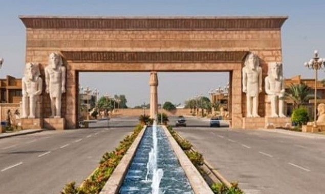 Cheetay rider rescues a family in Bahria Town, Lahore