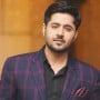 Video: Imran Ashraf is having fun while playing cricket on street