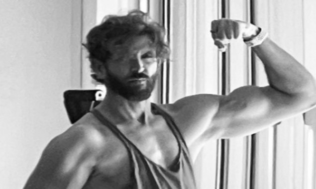 Hrithik Roshan asks followers to yell out “Bollywood bicep ki jai” over his new photo