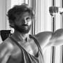 Hrithik Roshan asks followers to yell out “Bollywood bicep ki jai” over his new photo