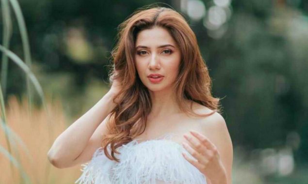 Mahira Khan’s throwback pictures set the internet on fire, see photo