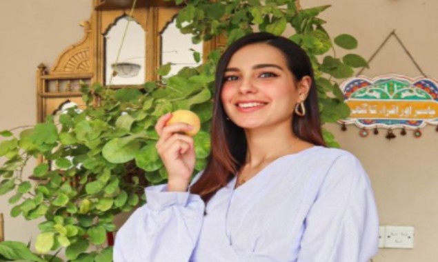 Watch: Iqra Aziz flaunts her beauty in her recent pictures