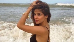 Ayesha Omar once again criticized for wearing revealing clothes