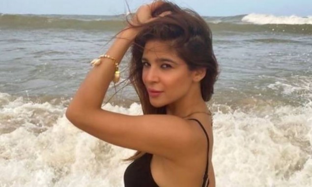 Ayesha Omar once again criticized for wearing revealing clothes