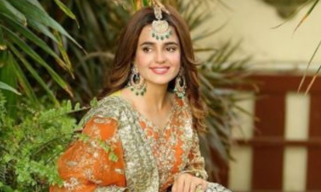 Sumbul Iqbal looks beautiful in desi attire, see photos