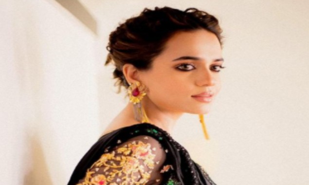 Sumbul Iqbal looks gorgeous in new alluring pictures