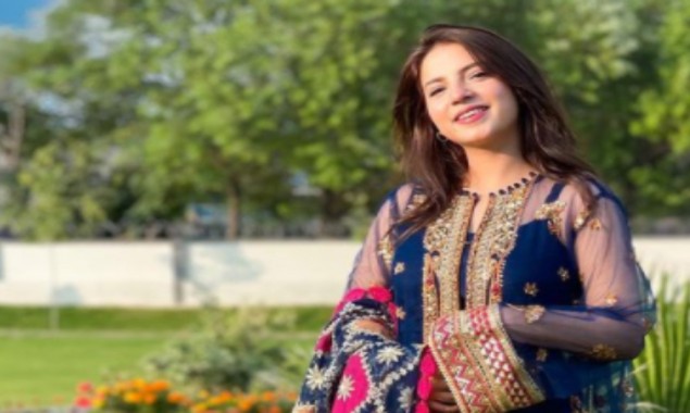 Dananeer Mobeen looks stunning in latest pictures