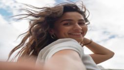 Alia Bhatt shares her natural glowing selfie