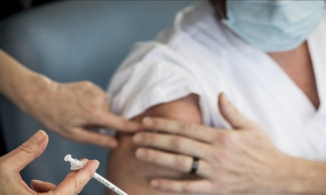 Vaccine mandate for French healthcare workers takes effect