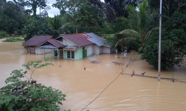 Floods submerge thousands of houses in Indonesia’s Kalimantan